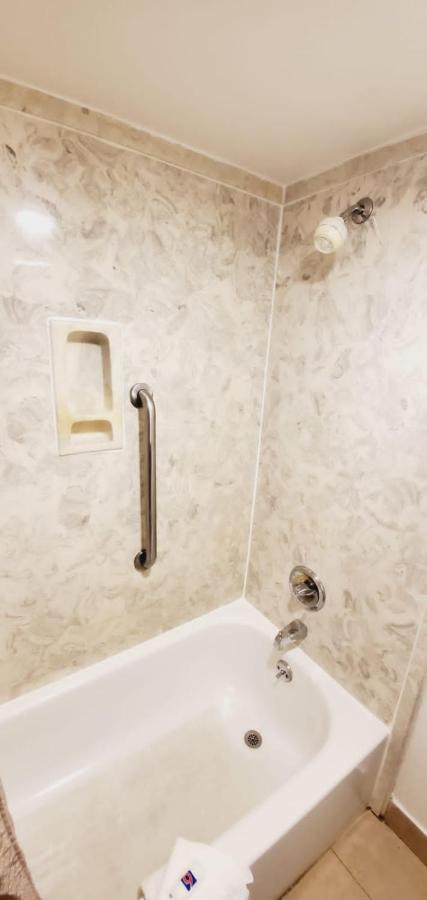 6-memphis, Tn - Graceland Hotel 2*