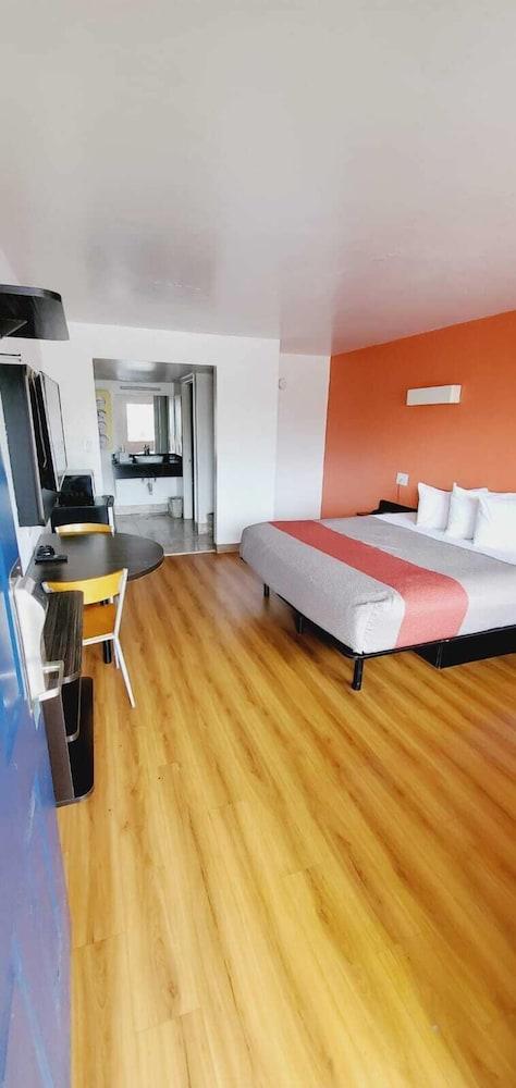 6-memphis, Tn - Graceland Hotel 2*